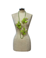 COLLANA CON FIORI IN GEORGETTE COLOR VERDE ACIDO