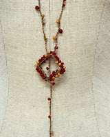 COLLANA LUNGA UNCINETTO CON PERLINE ROSSO/OCRA