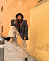 Moda contemporanea: BLAZER GRAFITE oversize in fresco di lana plissettato con taglio moderno.