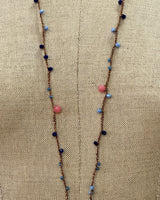COLLANA LUNGA UNCINETTO CON PERLINE BLU
