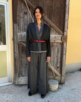 KIMONO CORTO PATCHWORK NEW JAPANDI model wearing a stylish outfit with wide pants and a belt, showcasing a modern fashion aesthetic.