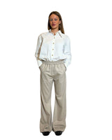 Model wearing PANTALONE SABBIA LIEVEMENTE GESSATO with a white button-up shirt, showcasing a stylish and comfortable look.